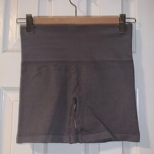 Aritzia TNA ribbed bike shorts